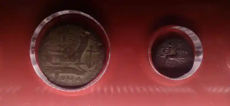 Cross on an anchor on Republican Coins, Santa Maria della Scala